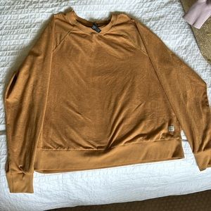 Vuori long sleeve halo crew sz medium